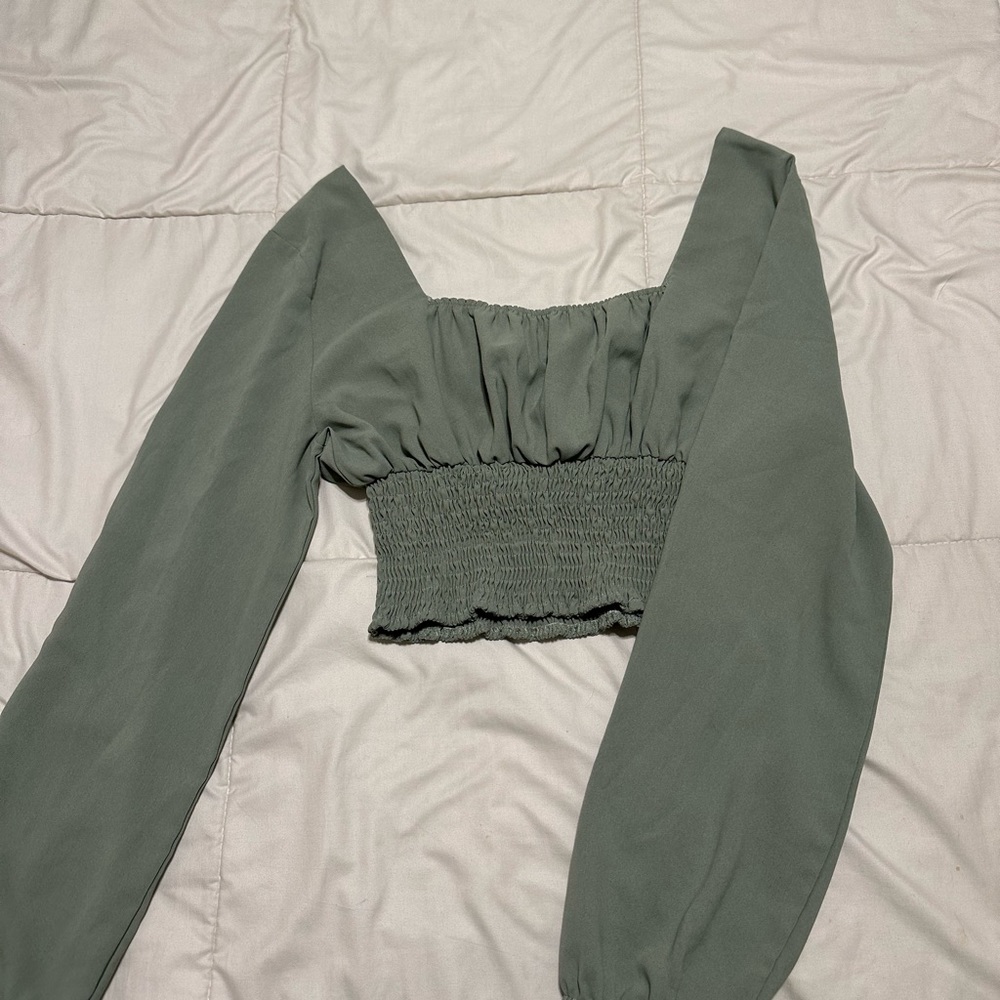 Green, puffy sleeved top